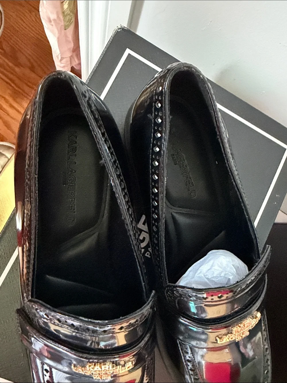 Karl Lagerfeld patent tone classic